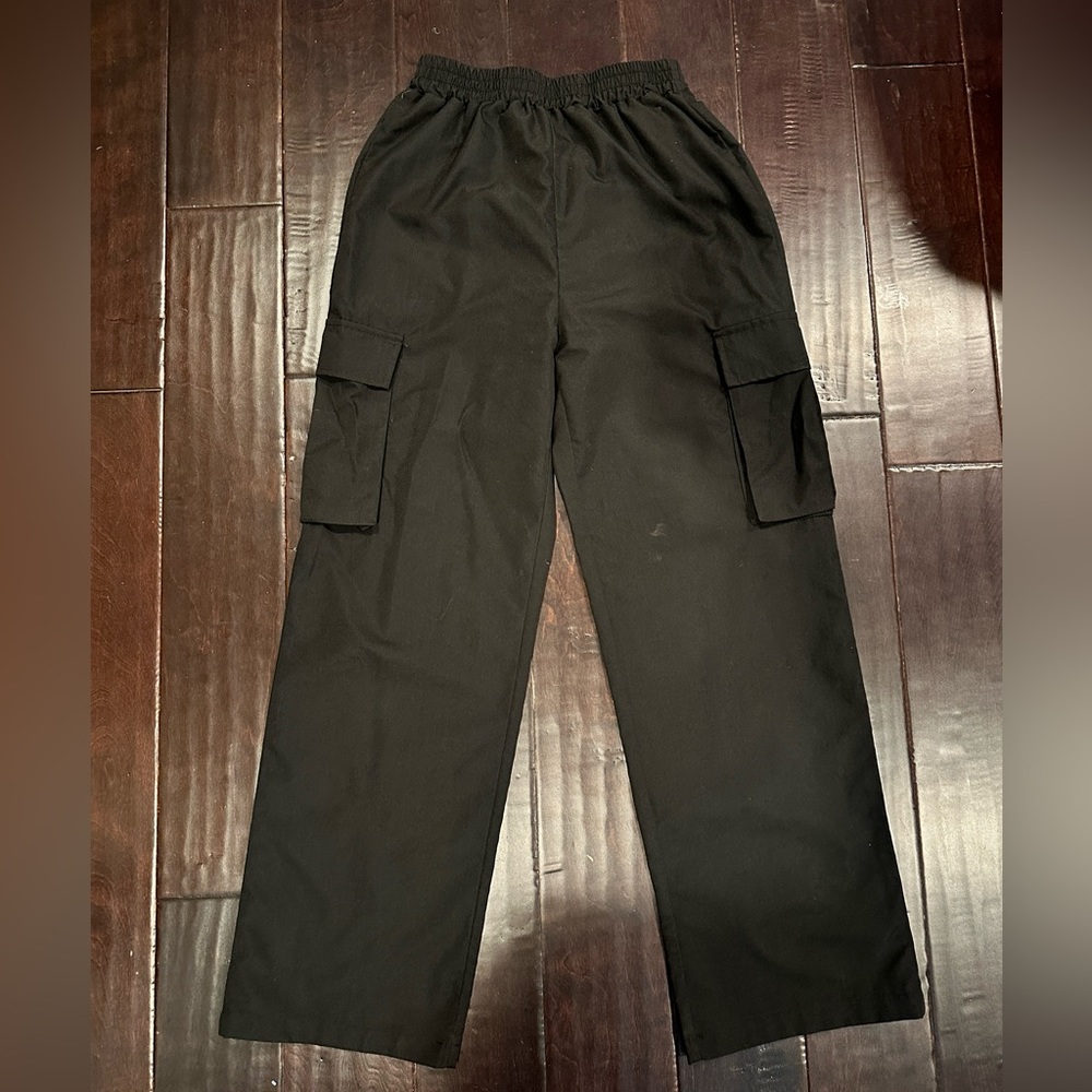 SHEIN High Waisted Black Cargo Pants || size small ||